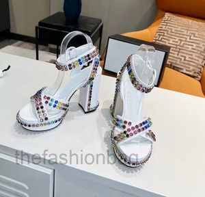 Женские бриллианты настоящие кожаные сандалии модные кросс -цветовые повязки круглой прямой выст