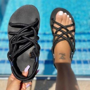 Frauen Sandalen 2021 Sommer flache Frauenschuhe Seil Set Fuß Strand Outdoor Allgleiches Gelegenheitshütten Große Größe