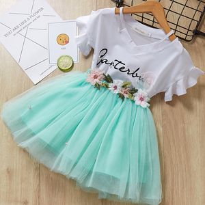 Европейская и американская детская одежда для одежды Оптовая летняя мода Корейский девочка буквальная ткань летающих рукав хлопчатобумажная футболка + цветочная марлевая юбка костюма