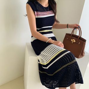 Yeni Tasarım Kadınlar Kore Moda Kolsuz Renk Blok Stripe Desen Tığ işi Out Örgü Maksi Uzun Tank Elbise