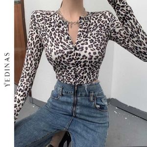 Yedinas Sxey Leopard Kırpılmış Uzun Kollu Ince T Shirt Kadınlar Skinny Hırka Tee Gömlek Y2K Bayanlar Düğme Streetwear Tshirt 210527