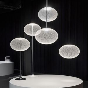 Siyah / Beyaz Minimalist Elips LED Sarkıt Nordic Creative Demir Kafes Aydınlatma Armatürü Restoran Sergi Salonu Sanatı için