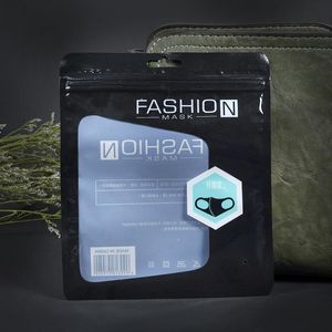 2021Nuovo sacchetto di imballaggio per maschera inglese trasparente di alta qualità sacchetto di imballaggio per maschere personalizzate autosigillante in plastica bianco nero 15x18 cm gratuito