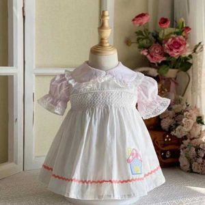 2 adet Bebek Kız Smocked Elbise Çocuk Için İngiltere Prenses Balo Kız El Yapımı Block Elbiseler Çocuklar Için İspanyol Nakış Frocks 210615
