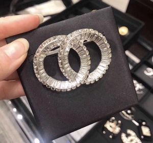 CH spilla cristallo caldo gioielli di marca diamanti vintage spille retrò avanzate di lusso per spille di design di alta qualità regalo squisito riproduzioni ufficiali