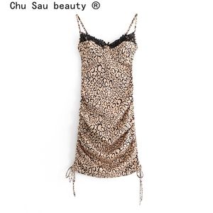 Мода Sexy Chic Leopard Print Deep V-образным вырезом мини-слинг платье женщин вечеринка в эве стиль кружева лоскутное платье с бензорными платьями женские 210508