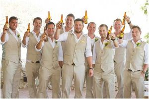 Özel Şampanya Bej Erkekler Takım Elbise Rahat Keten Yaz Plaj Düğün Takım Elbise Erkekler Için Damat En Iyi Adam Parti Balo Yelek Pantolon 2 Parça X0909
