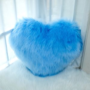 Любовная подушка многоцветный сердечный плюшевый синий имитация шерсть современный минималистский диван и удобная подушка размера 35 * 44 см
