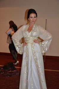 Müslüman Dubai Kaftan Örgün Abiye 2022 Dantel V Boyun Uzun Kollu Beyaz Kristal Sequins Boncuklu Bling Sparkle Arapça Sashes Balo Parti Abiye Ünlü Elbise