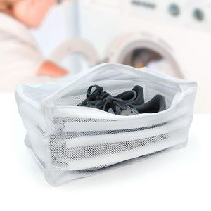 Çamaşır makinesi kurutma çantalarında eğitmenleri ve ayakkabıları korumak için beyaz yastıklı çamaşır yıkama çantası
