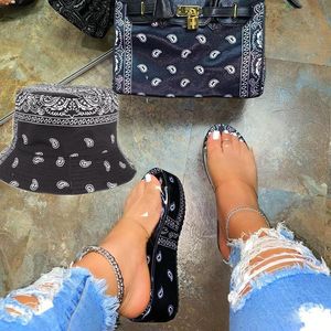 Pantofole Piattaforma con borse Set Sandali da donna Scarpe e borse stampate Ciabatte da donna di lusso Borsa con anacardi Cappellino coordinato