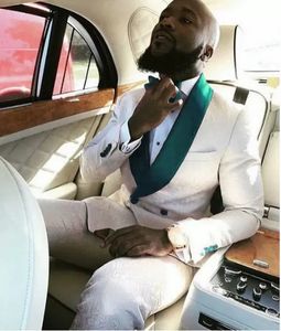 Fildişi Jakarlı Afrika Düğün Smokin Erkek Takım Elbise Kruvaze Yeşil Şal Yaka Balo Parti Blazer 2 Parça Set Düğün Suit Smokin Damat Resmi Giysiler