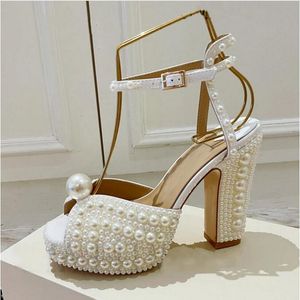 Sandálias de plataforma de pérolas femininas Peep Toe Diamond Wedding Party Sapatos Lady Pumps Sapatos de noiva