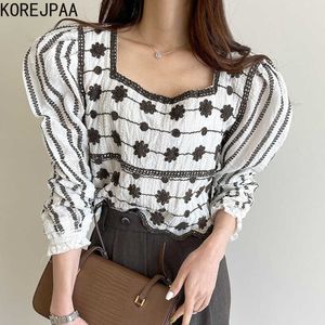 Korejpaa Kadın Gömlek Yaz Kore Chic Kız Retro Kare Yaka Ağır Sanayi Hollow Tığ Hit Renk Puf Kol Bluz 210526