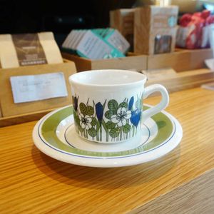 Средневековые ретро Embaniens и блюдце Mocha Ceramic Cup Arabic Coffee Set Fine Cone China Tea