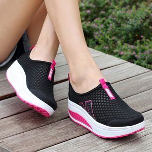 Mulheres Casual Sneakers Confortável Esporte Moda Altura Aumentando Sapatos Para Mulher 2021 Respirável Air Mesh Balanço Cunhas Sneakers 220216