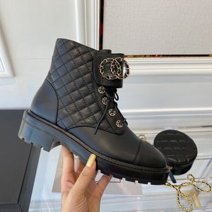 Ağır hizmet tipi Siyah tıknaz platform çizmeler deri bağcıklı ayakkabılar savaş botu zincirleri tokalı alçak topuk Martin patikleri ayak bileği lüks tasarımcılar markalar ayakkabı fabrikası ayakkabısı
