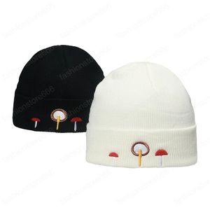 Sevimli Mantar Nakış Örme Beanies Şapka Erkekler Kadınlar Kış Sıcak Elastik Bonnet Kap Siyah Beyaz Hip Hop Şapkalar Streetwear