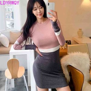 Sonbaharın Kore versiyonu Seksi İnce Hit Renk Örme Çanta Kalça Elbise Diz Boyu 210416