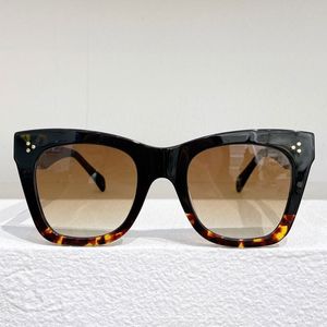Bayan Güneş Gözlüğü 4S004 Büyük Çerçeve Siyah Gözlük Üç noktalı Perçin Dekorasyon Moda Güneş Gözlüğü İlkbahar/Yaz Seyahat Tatil UV400 Gözlük Tasarımcı Gözlükleri