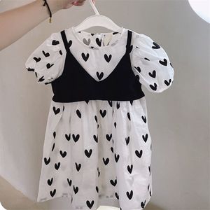 Yaz Kız 'Elbise Sahte Iki Parçalı Aşk Polka Dot Sling Tasarım Prenses Bebek Çocuk Çocuk Giyim Kız Için 210625