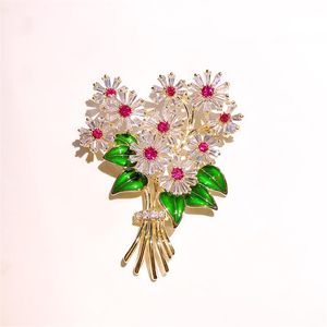 Pins, Broşlar Güzel Kristal Kübik Zirkonya Çiçek Kadınlar Için Broach Pin Moda Düğün Gelin Buketi Kanat Takı Aksesuarları