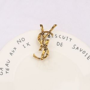 Luxury Women Designer Brand Letter Brooches 18K Gold Plated Inlay Crystal Rhinestone Jewelry Brooch Pearl Pin Men Marry Wedding Party Sweater Cloth accessories