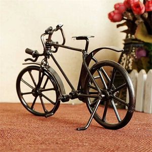 Nostalgic Antique Bike Figurine Metal Craft Decoração Acessórios Bicicleta Ornamento Miniatura Modelo Crianças Aniversário Presentes 210804