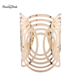 Banny Pink Chunky Alloy Hollow Geo Channel Setting Brazalete para mujer Big Metal Bangle Fashion Hand Jewelry Pulsears Q0719