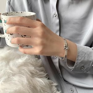 Женский браслет из стерлингового серебра 925 пробы в стиле ретро с узлом и тиснением в форме рыбы, женские геометрические открытые панк-ювелирные изделия, женские браслеты