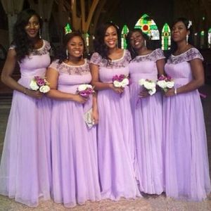 2021 Çarpıcı Leylak Nedime Elbise Artı Boyutu Lavanta Uzun Resmi Gelinlik Scoop Boyun Çizgisi Kısa Kollu Düğün Parti Abiye