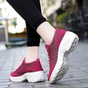 2021 Tasarımcı Koşu Ayakkabıları Kadınlar Için Beyaz Gri Mor Pembe Siyah Moda Erkek Eğitmenler Yüksek Kaliteli Açık Spor Sneakers Boyutu 35-42 AG