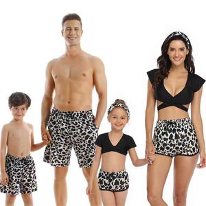 Leopard Swimsuits Matching Swimwear Mother Daughter Bikini Dad Son Swim Trunks Mommy and Me Clothes Family Outfits Look 210417