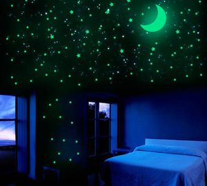 Звезды Лунные Стены Наклейки свечения в темной клеевой Светящейся звезды Красивые наклейки для детских комнат Спальня гостиная