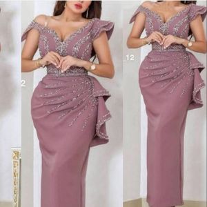 2021 Dusty Pink Sexy Arabic Dubai Prom Dresses Off Shoulder Crystal Beads Cap Sleeves Plus Size Party Evening Gowns Wear Sheath Ruffles Floor Length