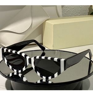 Kedi Göz Güneş Gözlüğü Siyah Ve Beyaz Çizgili Çerçeve Kadının 4063 Moda Klasik Stil Kadın Alışveriş Seyahat Tatil Gözlük UV400 Koruma Tasarımcısı Yüksek Kalite