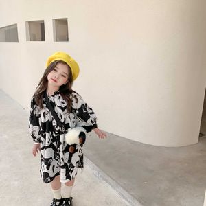 Bahar Tasarımcısı Kız Elbise Panda Desen Gevşek Pamuk Çocuklar için Güzel Siyah Beyaz Rahat Giyim Uzun Bluz Toptan 210529
