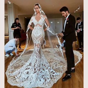Exquisite V-Neck Illusion Dubai Mermaid Wedding Dress Sweep Train Cap Sleeve Appliques Lace Saudi Arabic Bridal Gown