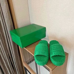 Высококачественные дизайнерские мужские и женские тапочки мода зеленый полотенце бархат широкополосный широкополосный теплый цвет ботинок в крытый отель удобная повседневная обувь роскошная упаковка 35-44