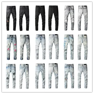 Мужчина-дизайнер, чтобы сделать старые мотоциклевые езды мужские джинсы с отверстиями в коленях, буквальные аппликации горячих со стразами высококачественные хип-хоп-джинсы.