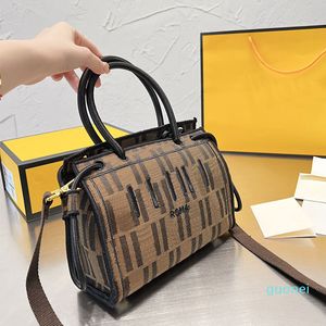2022 El çantası çanta çanta seyahat omuz çantaları işlemeli çıkarılabilir naylon kayış cep dip saplamaları çizme kapanması