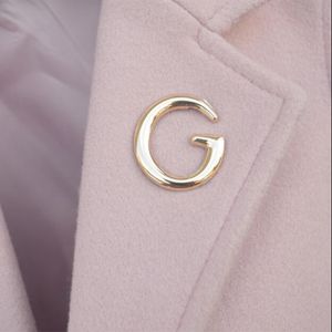 Gold Buchstaben Designer Pins Broschen für Frauen Männer Legierung Mode Kristall Perle Brosche Pin Schmuck Zubehör für Party