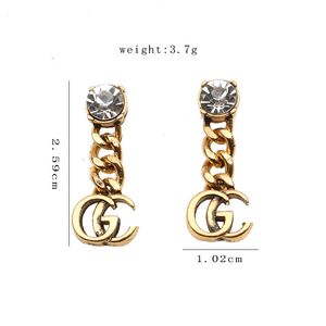 2 Renkler Basit Kadın Moda Dangle Çift Harf Küpe İnci Kristal Rhinestone Metal Eardrop Metal Altın Gümüş Kızlar için Yuvarlak Damızlık Severler Takı Toptan