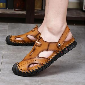 Sandalet Yaz Deri Erkekler Sıradan Yumuşak ve Konforlu Nefes Alabilir Timsah Ayakkabı Plaj Klasik Büyük Boyut 38-48Sandals