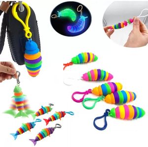 DHL Favor Fidget Toys Slug-Schlüsselanhänger Gelenkige flexible 3D-Slugs-Schlüsselanhänger Sensorischer Squishy-Stressabbau Autismus braucht Anti-Stress-Regenbogen-Erwachsenenspielzeug C0715G04