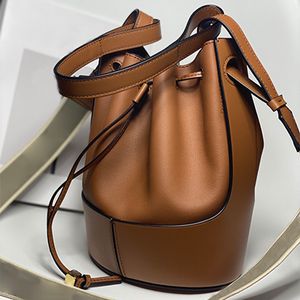En kaliteli lo küçük boyutu kova çantaları 2022 yeni stil omuz çantaları kadın moda deri çanta büyük kapasiteli alışveriş balon crossbody çanta harf kayış