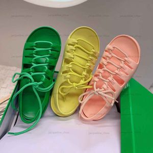 Kadın Dantel Sandallar Köpük Slayt Moda Yaz Gladyatör Sandles Düz Topuk Slingback Düz Renk Tasarımcı Sandal Kutu