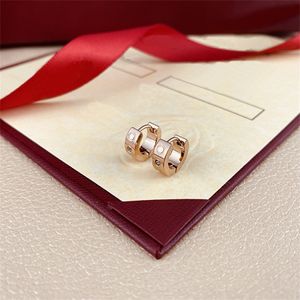 Eternelle French Light Luxury Stud Sergring