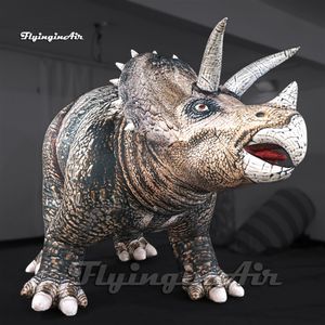 Simüle Şişme Triceratops 5 M Uzunluk Jurassic Park Hayvan Modeli Hava Blow Up Dinozor Müzesi Dekorasyon için Üç Boynuzlu