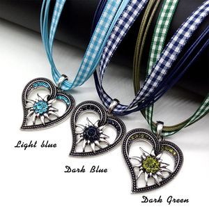 Kolye Kolyeleri Alman Dağ Birliği Edelweiss Çiçek Kolyesi Çok renkli Rhinestone Kalp Vintage Gümüş Deri Hal Çekirdek